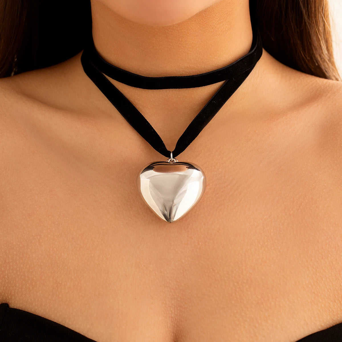 Oversized Heart Choker Necklace