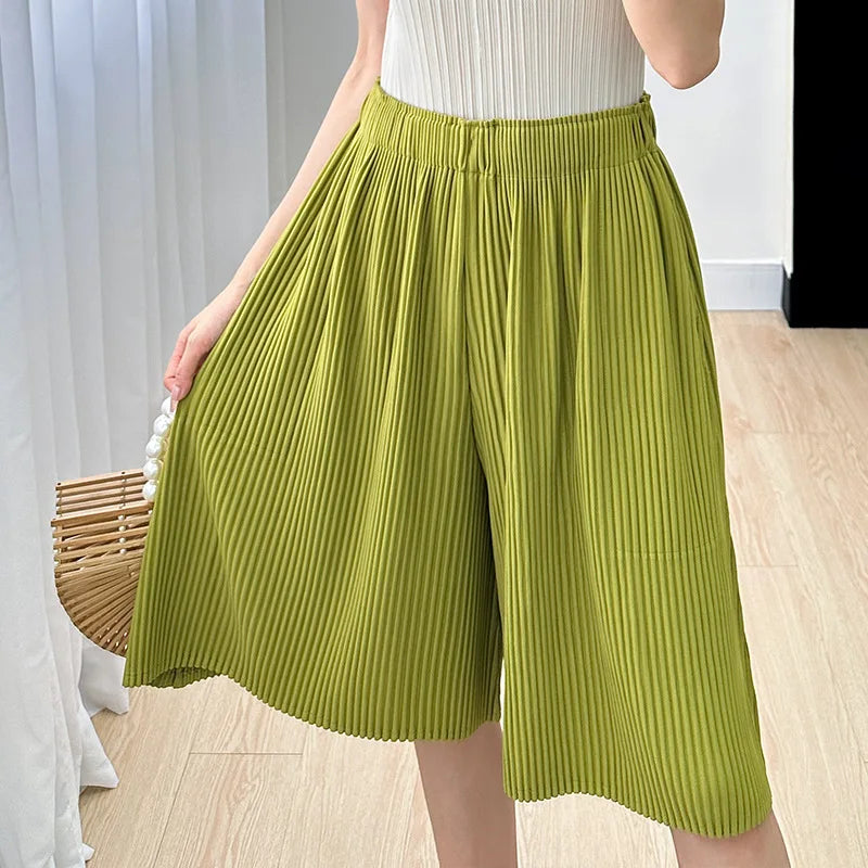 Pleated Drape Mid Shorts