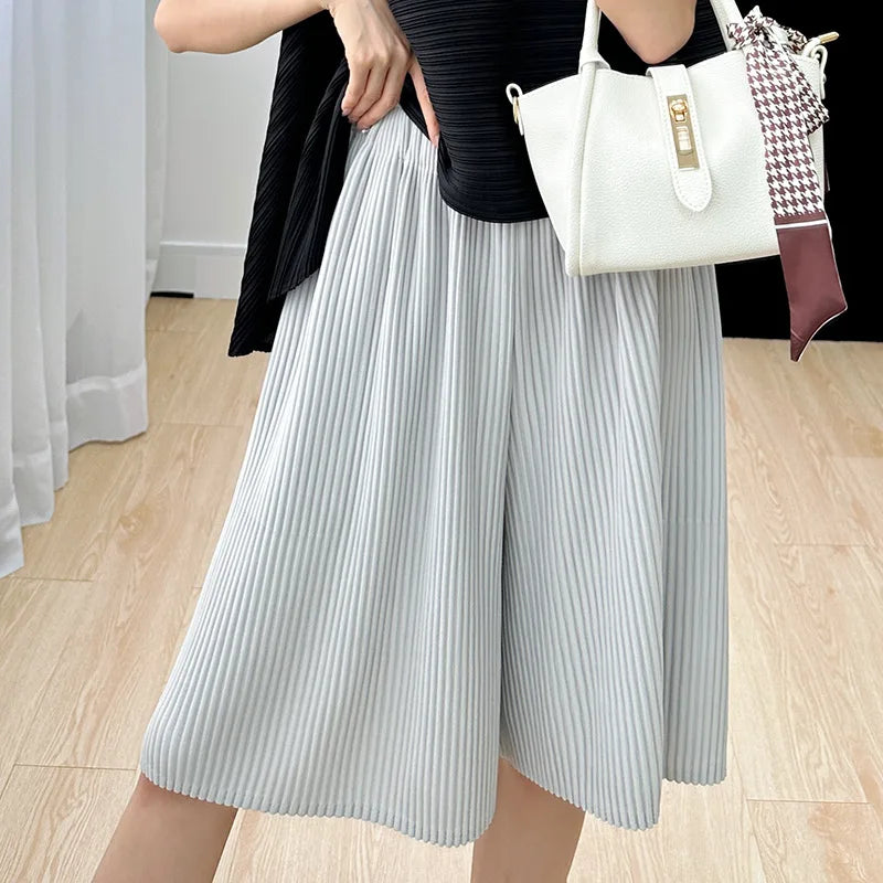 Pleated Drape Mid Shorts