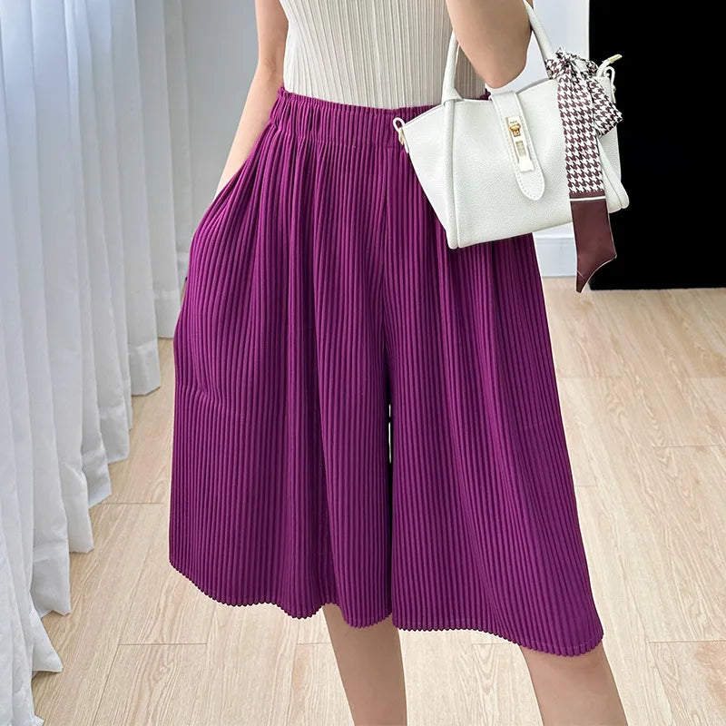 Pleated Drape Mid Shorts