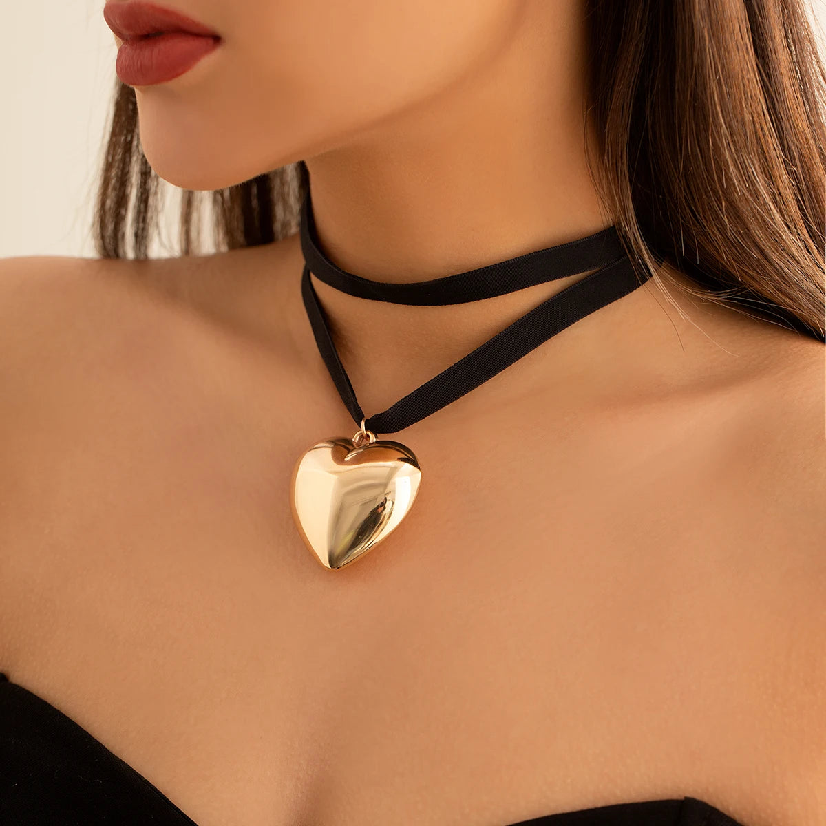 Oversized Heart Choker Necklace