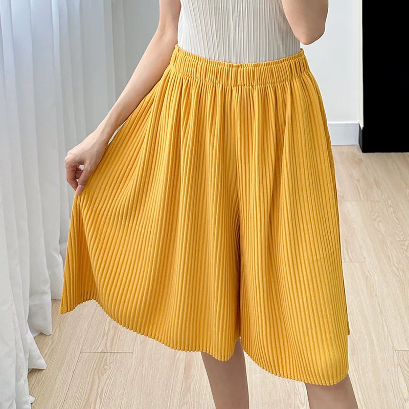 Pleated Drape Mid Shorts