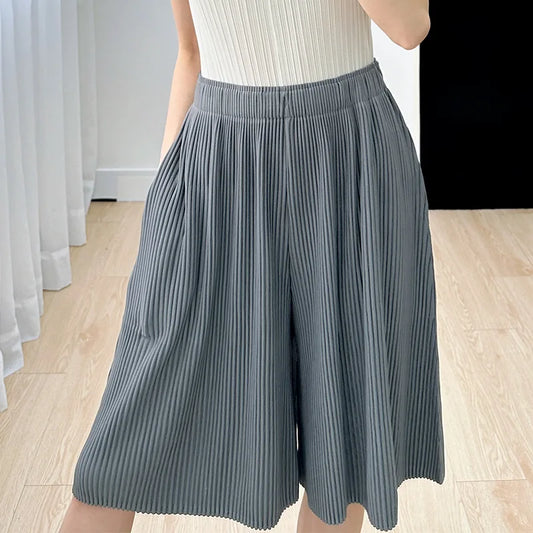 Pleated Drape Mid Shorts
