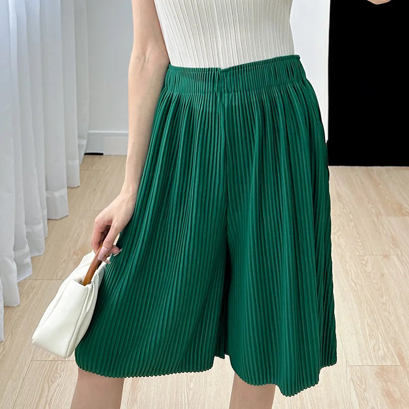 Pleated Drape Mid Shorts