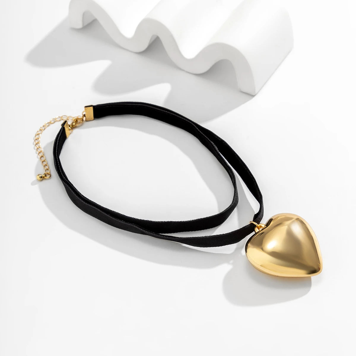Oversized Heart Choker Necklace