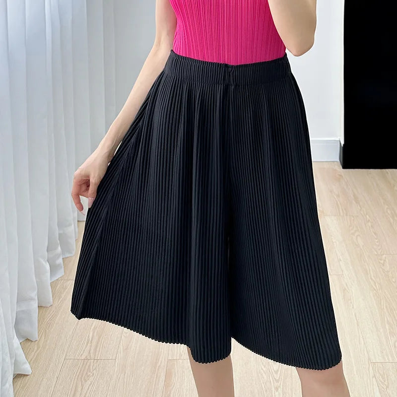 Pleated Drape Mid Shorts